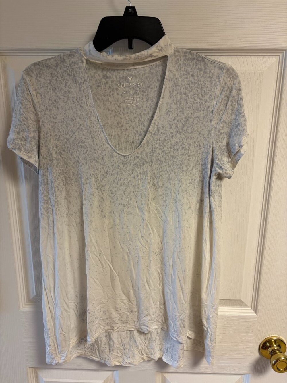 Womens American Eagle Outfitters Soft & Sexy T shirt choker v neck size medium
